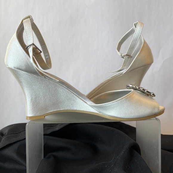 Vintage 90s White Satin Shoes, US 6, New Unworn, Rhinestone Buckle - Picture 7 of 7